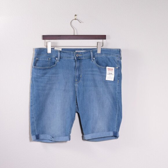 Levi's Women's Classic Bermuda Shorts, Size 18, NWT - Picture 1 of 2